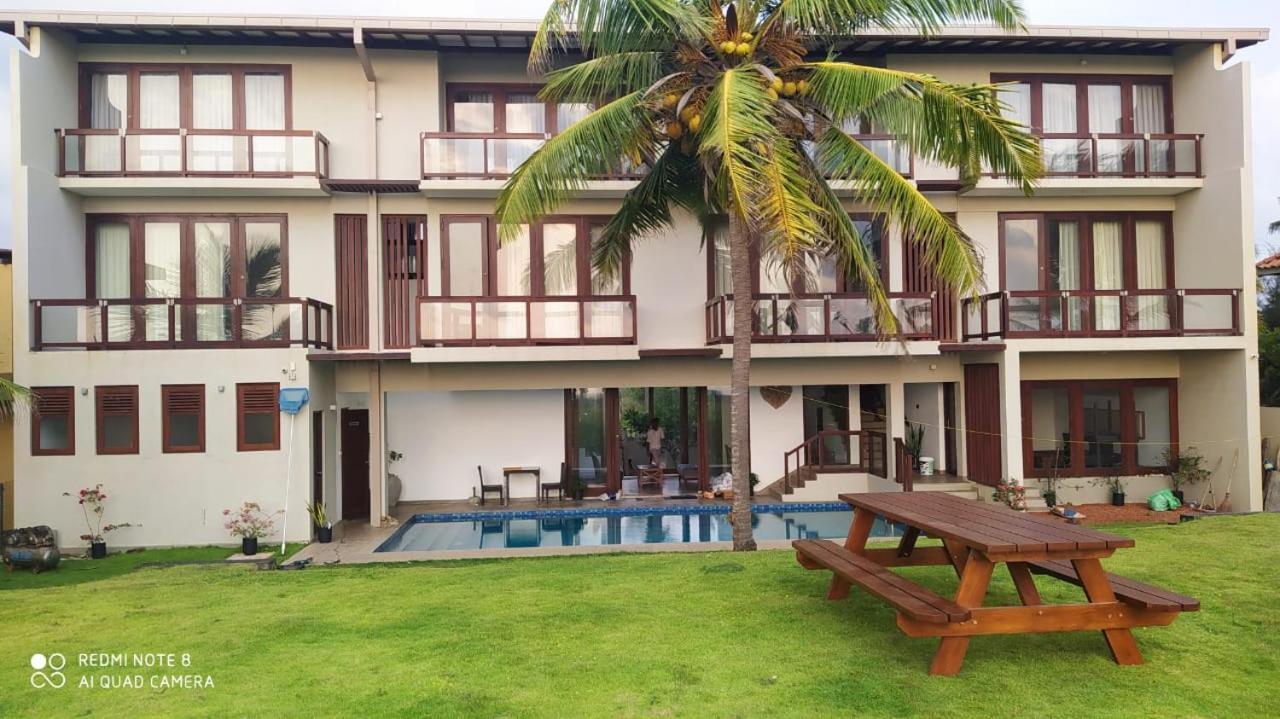 Driftwood Villa Pamunugama Exterior photo