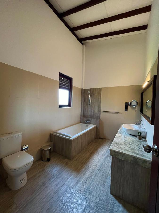 Driftwood Villa Pamunugama Exterior photo